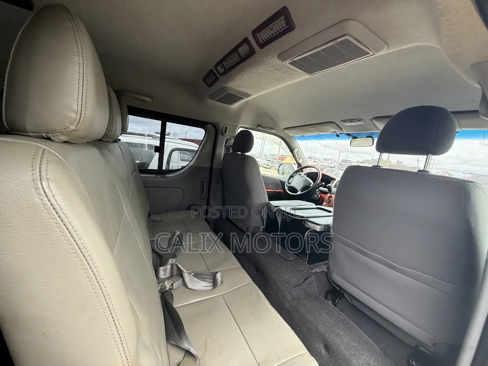 Toyota HiAce 2015 Black