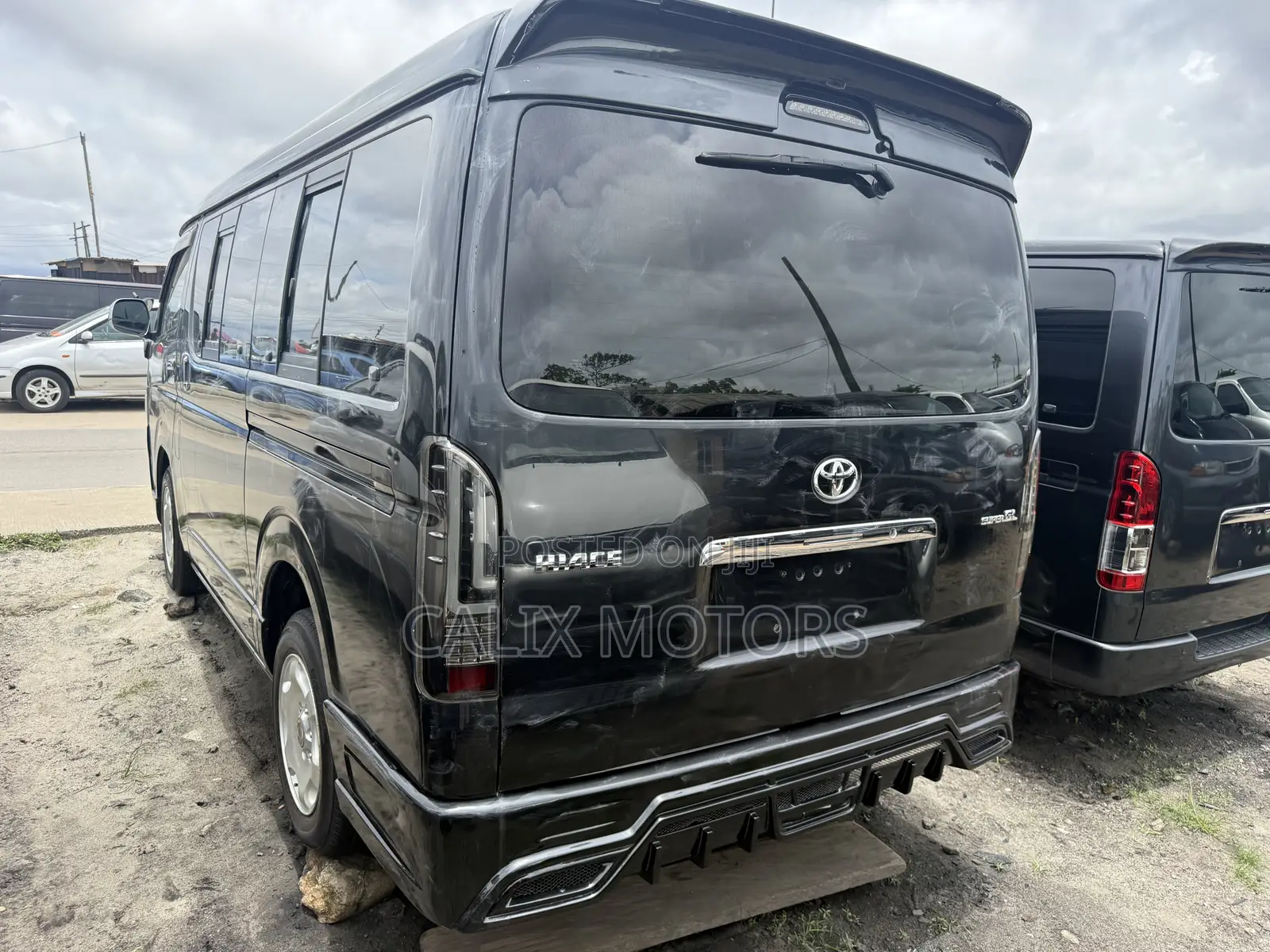 Toyota HiAce 2015 Black