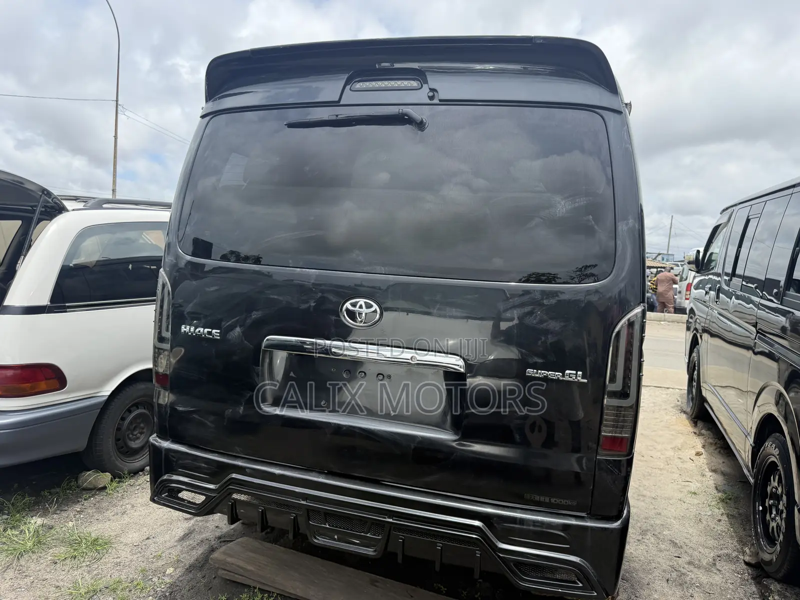Toyota HiAce 2015 Black