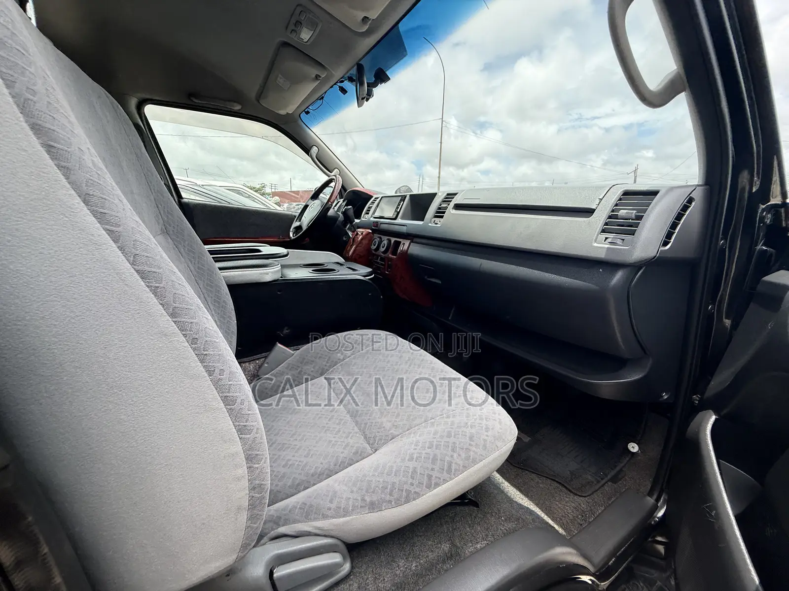 Toyota HiAce 2015 Black