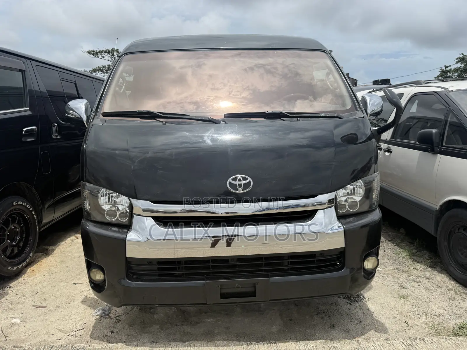 Toyota HiAce 2015 Black
