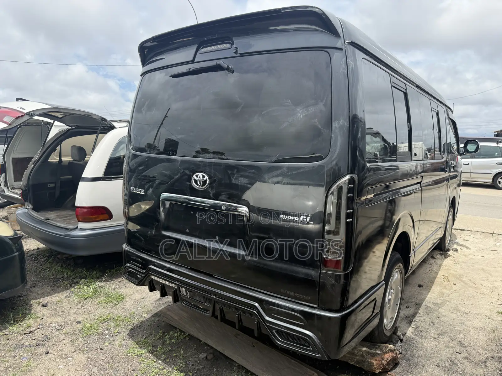 Toyota HiAce 2015 Black