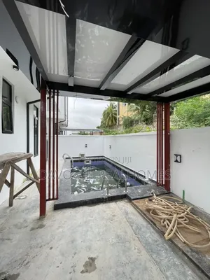 5bdrm Duplex in Chevron for sale