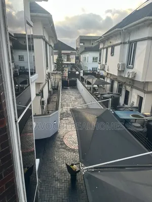 5bdrm House in Osapa london for sale