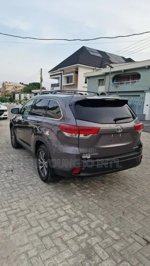 Toyota Highlander XLE V6 4x2 (3.5L 6cyl 6A) 2016 Gray