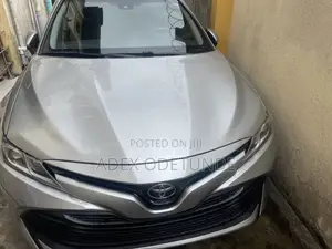 Toyota Camry LE FWD (2.5L 4cyl 8AM) 2018 Silver