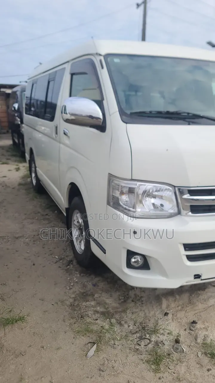 Toyota HiAce 2012 White