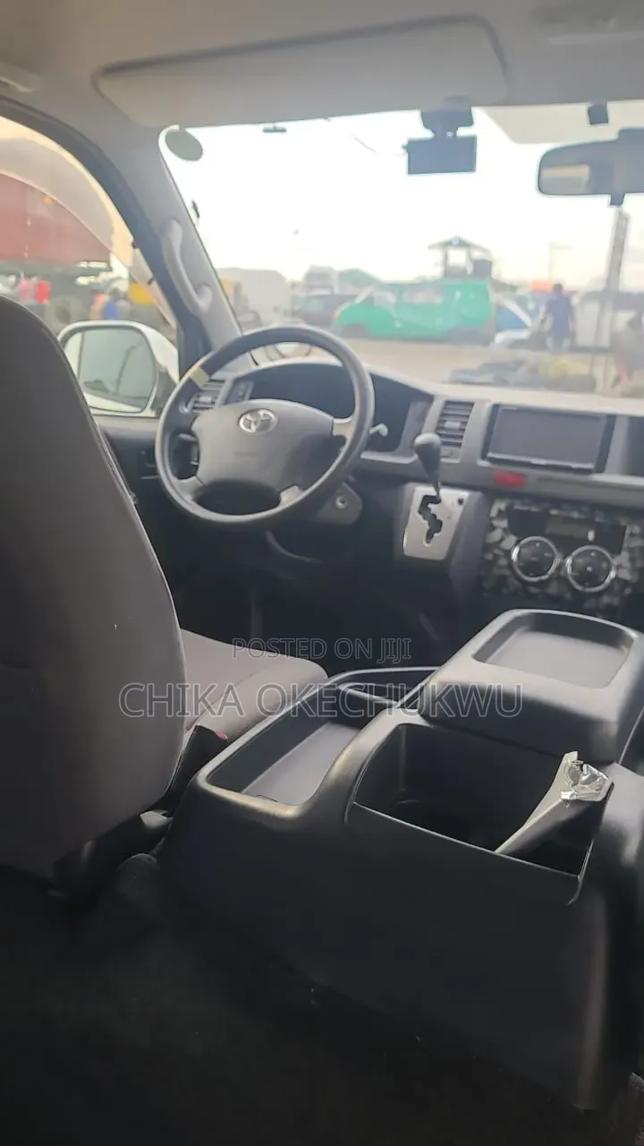 Toyota HiAce 2012 White