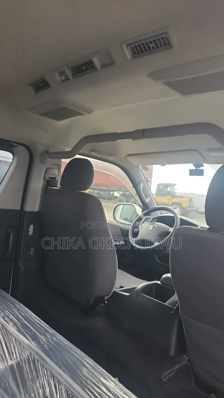 Toyota HiAce 2012 White