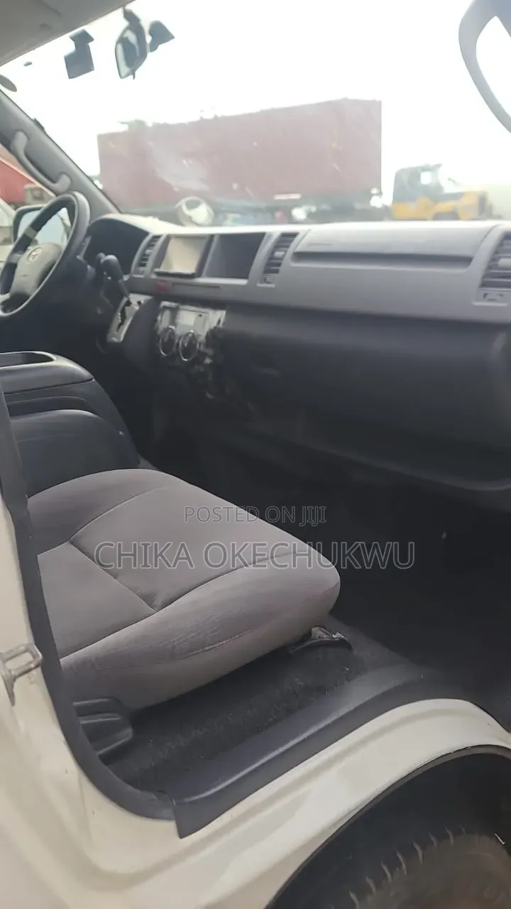 Toyota HiAce 2012 White