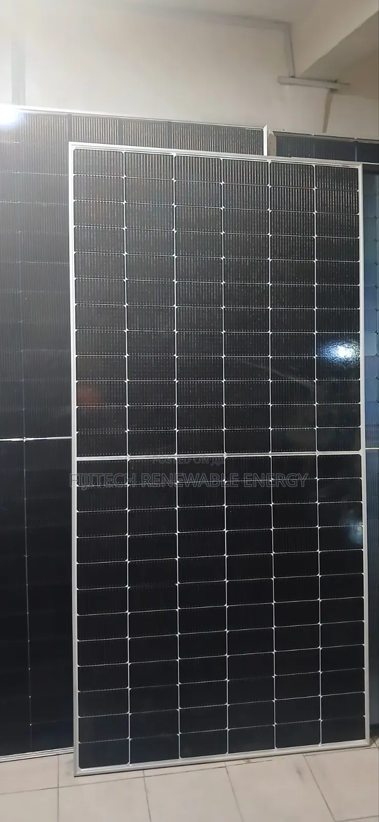 585w Solar Panel