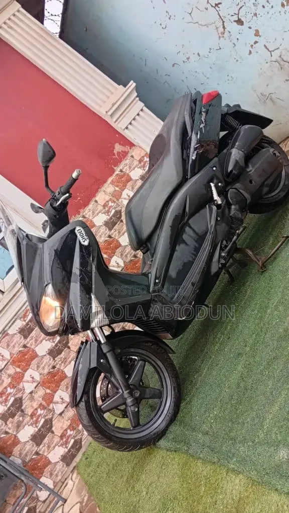 TVS 2022 Black