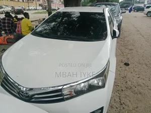 Toyota Corolla LE Premium 4dr Sedan (1.8L 4cyl CVT) 2016 White