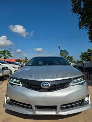Toyota Camry XLE 4dr Sedan (2.5L 4cyl 6A) 2012 Silver