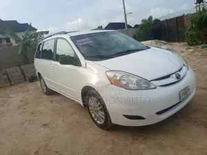 Toyota Sienna LE 4WD 2007 White