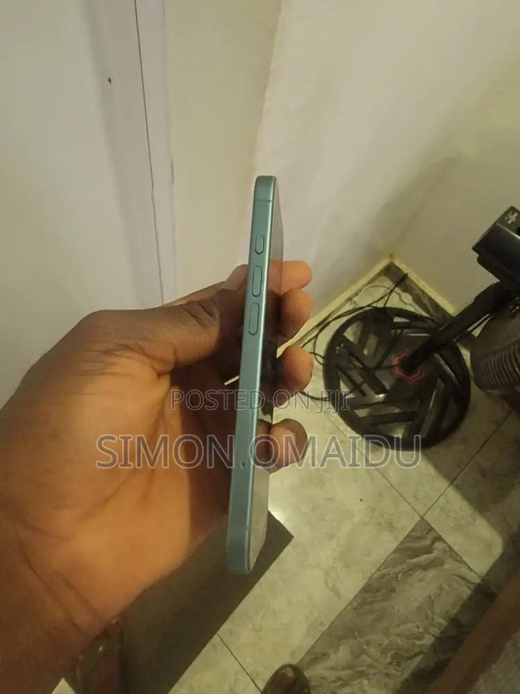 Apple iPhone 16 128 GB Green