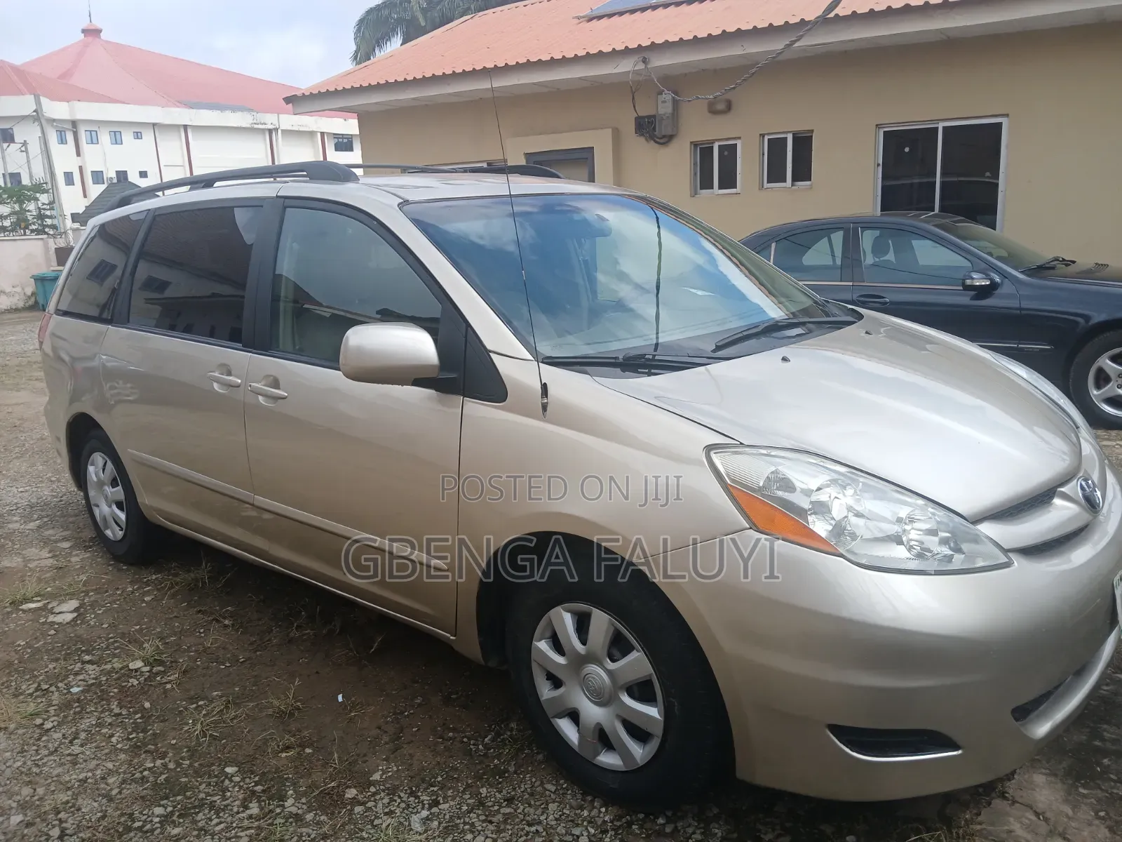 Toyota HiAce 2006 Gold
