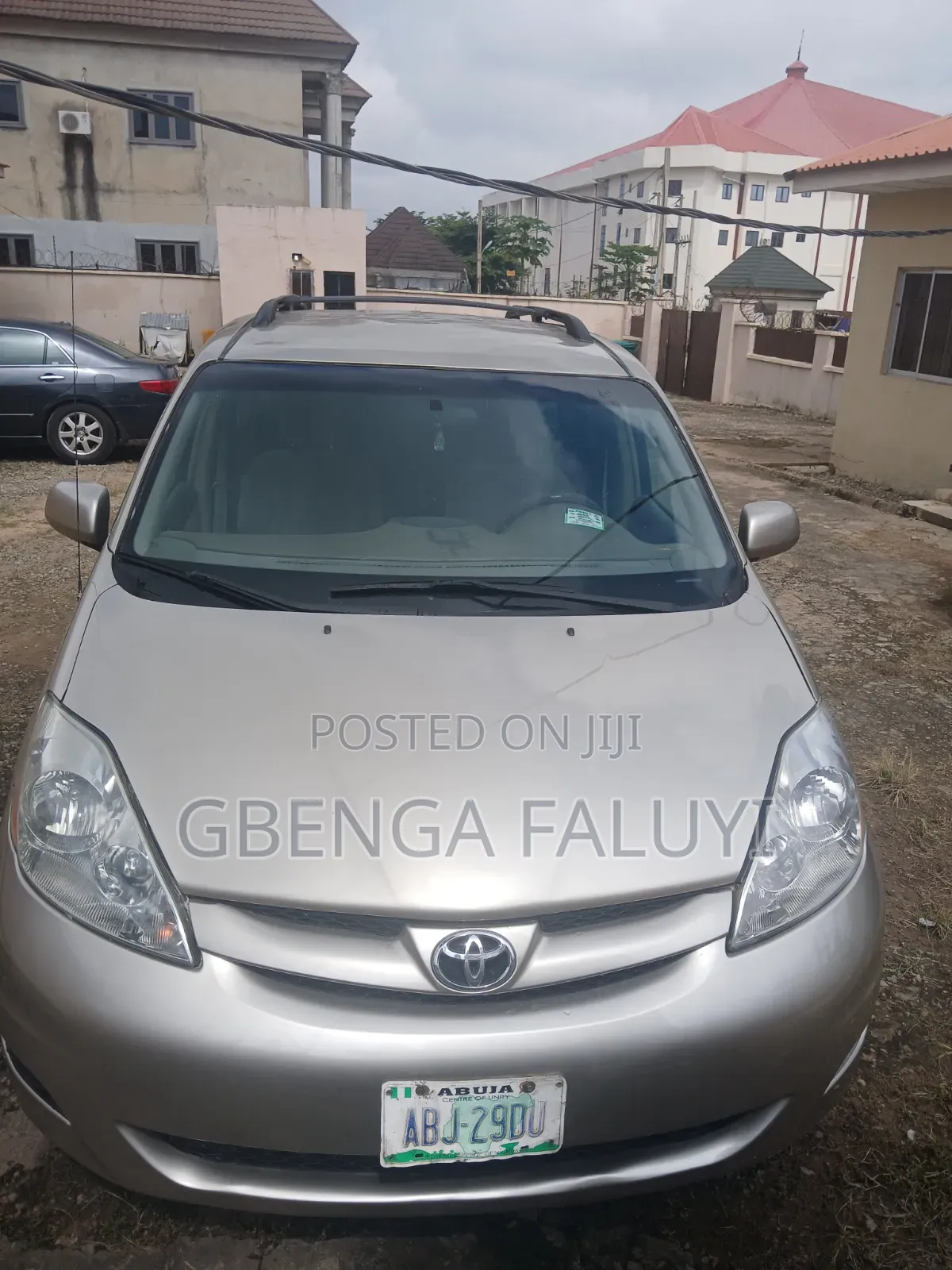 Toyota HiAce 2006 Gold