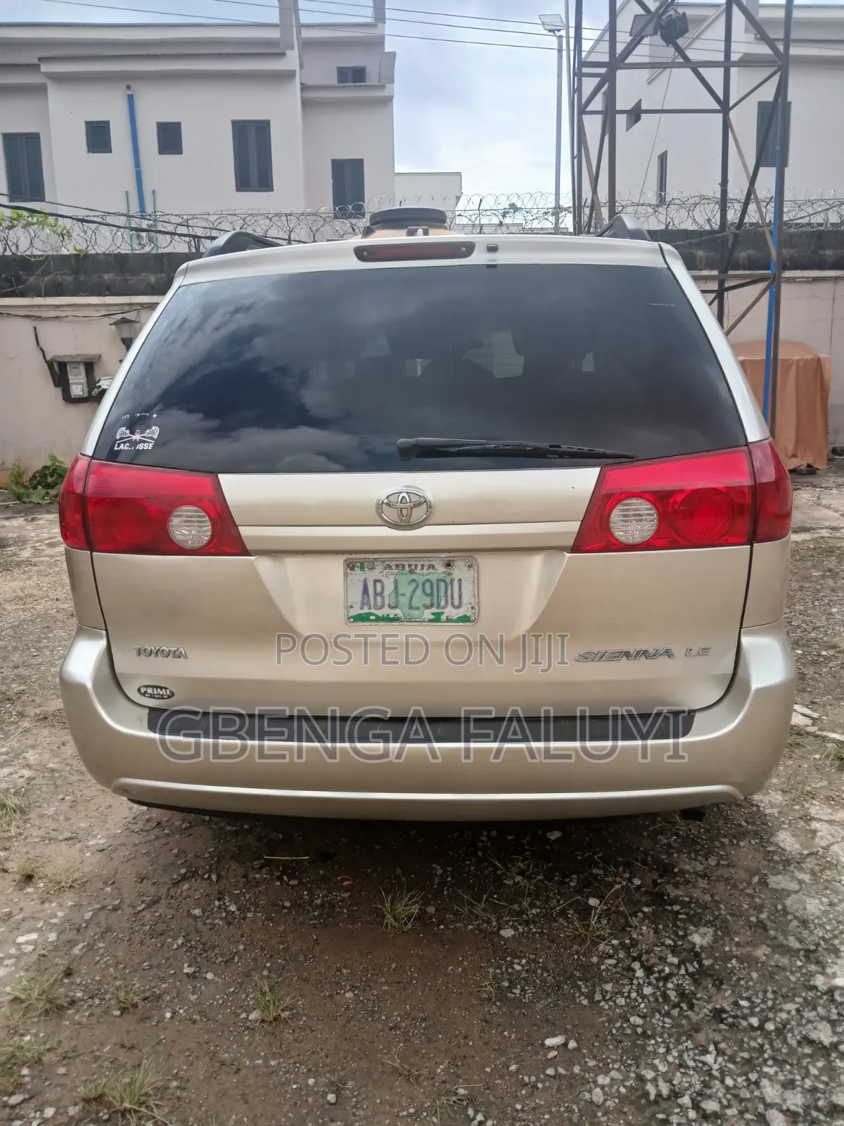 Toyota HiAce 2006 Gold