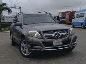 Mercedes-Benz GLK-Class Base GLK 350 4dr AWD 4MATIC (3.5L 6cyl 7A) 2015