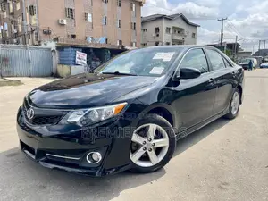 Toyota Camry SE 4dr Sedan (2.5L 4cyl 6A) 2013 Silver