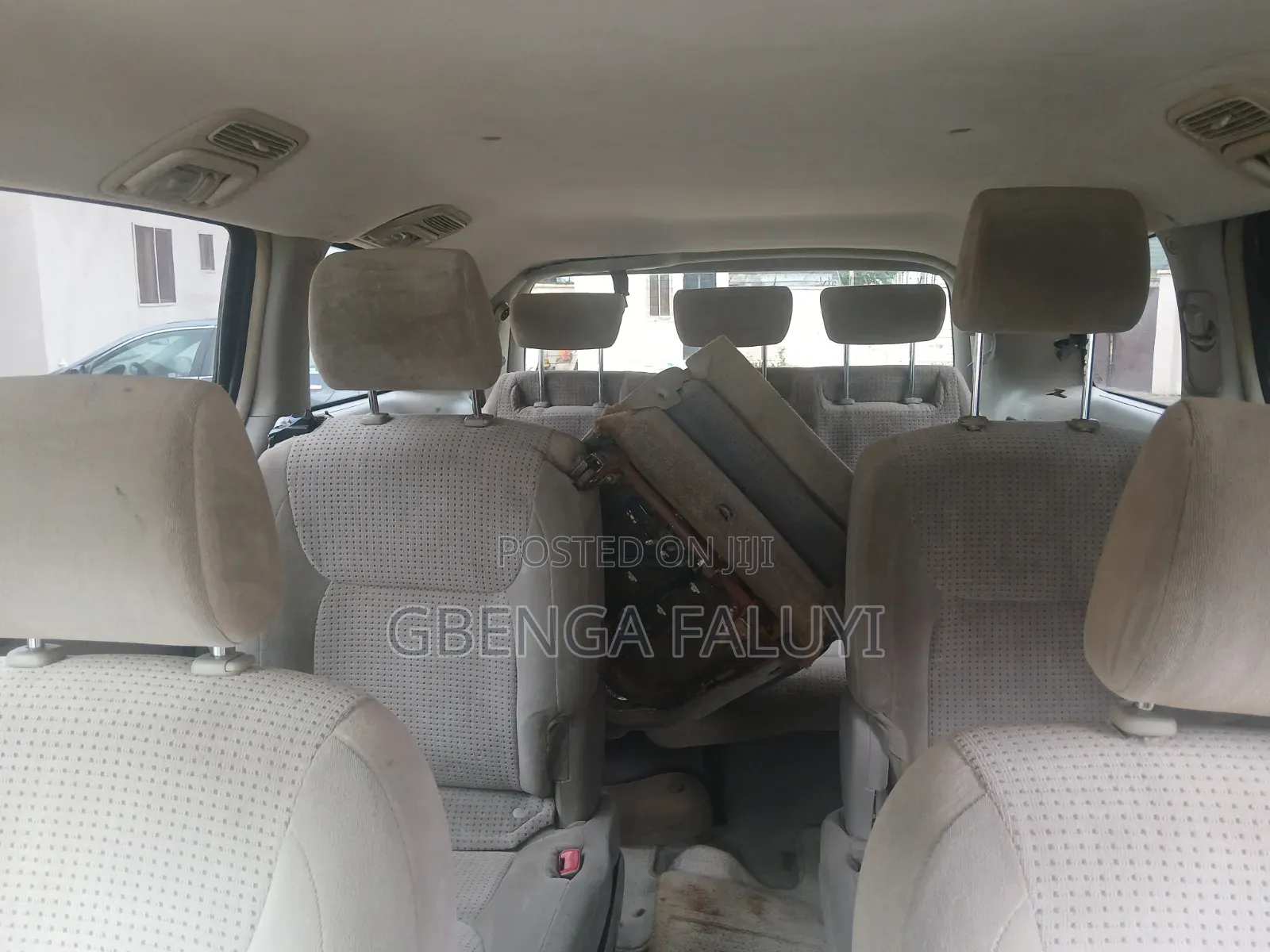 Toyota HiAce 2006 Gold
