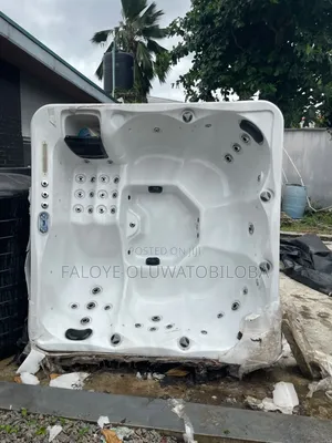 Outdoor Spa Jacuzzi