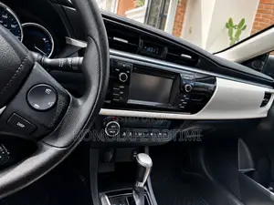 Toyota Corolla LE 4dr Sedan (1.8L 4cyl CVT) 2015 Silver