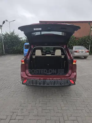 Toyota Highlander XLE FWD 2020 Pink