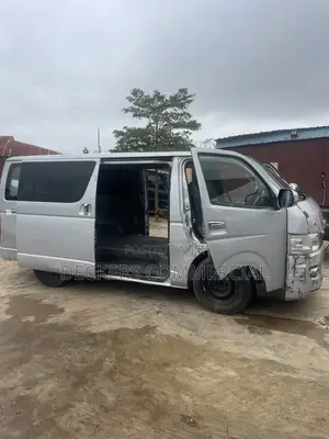 Toyota HiAce 2002 Silver