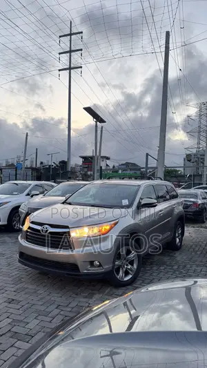 Toyota Highlander Limited V6 4x4 (3.5L 6cyl 6A) 2016 Gold