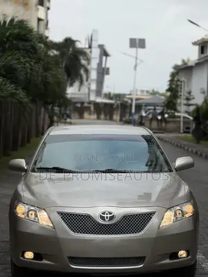 Toyota Camry LE 4dr Sedan (2.4L 4cyl 5A) 2009 Gold
