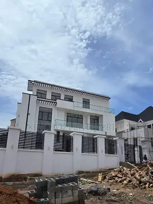 7bdrm Duplex in Shehu Street Guzape for sale
