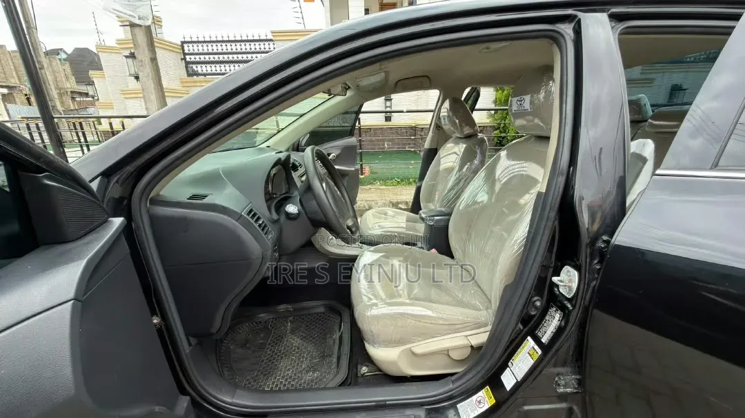 Toyota Corolla 2012 Black