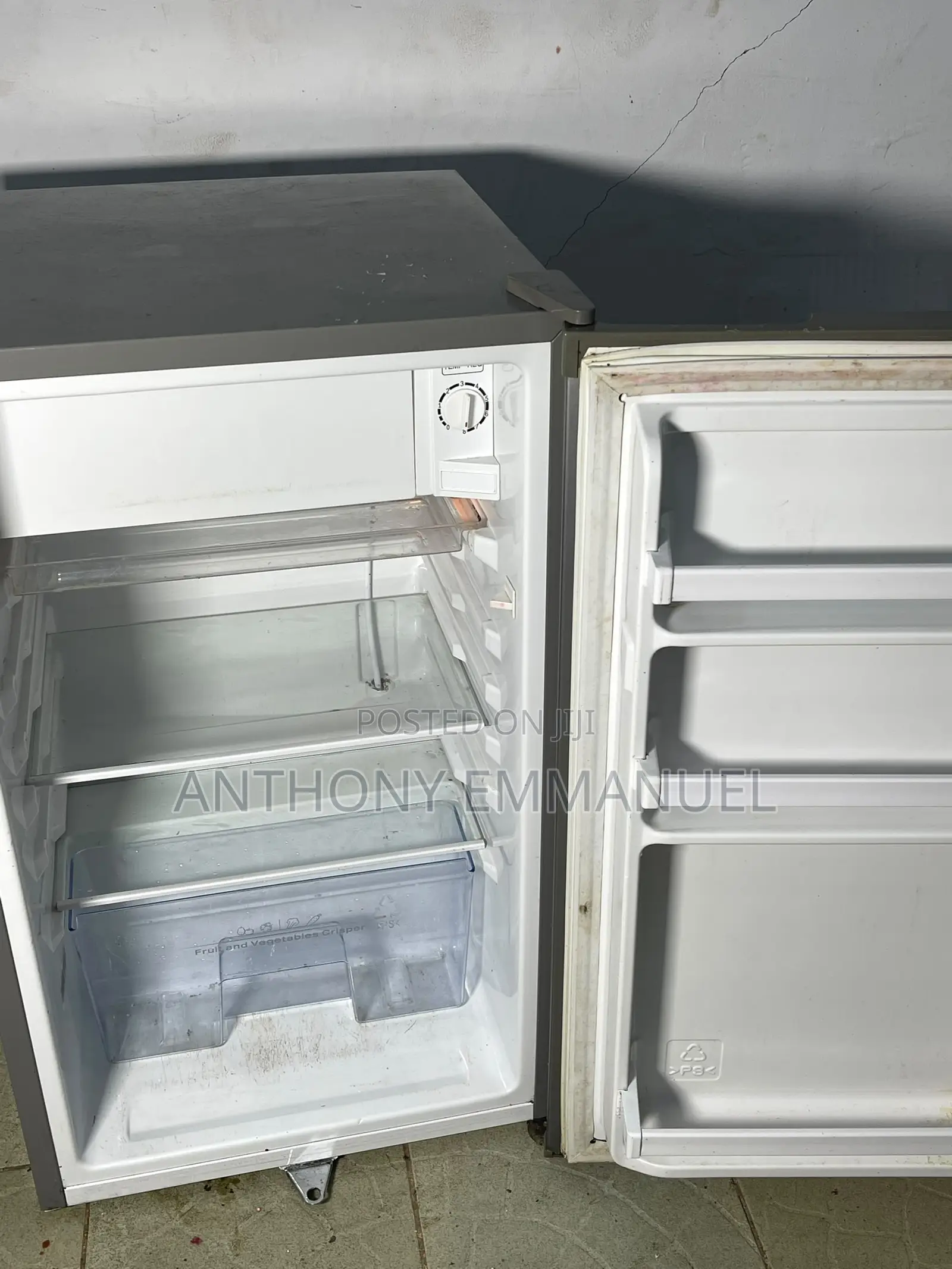 Hisense Mini Refrigerator