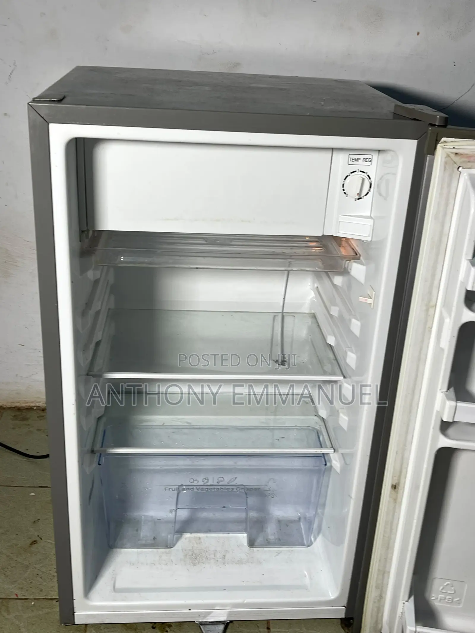 Hisense Mini Refrigerator