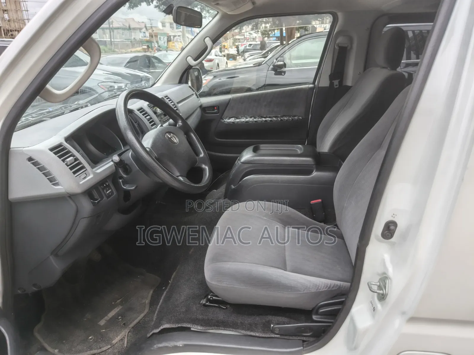 Toyota HiAce 2012 White