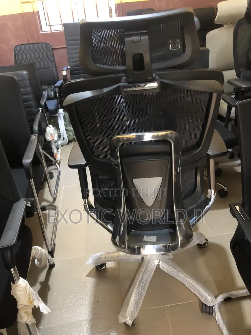 Executive Mesh Office Chair With Adjustable Headrest