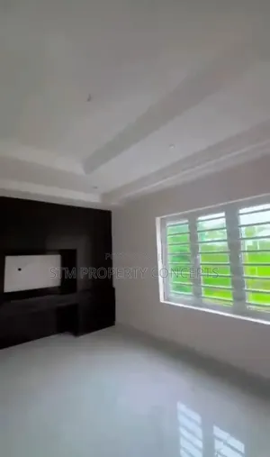 Furnished 3bdrm Apartment in Alaka/Iponri for rent