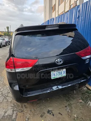 Toyota Sienna Limited 7-Passenger 4dr Minivan AWD (3.5L 6cyl 6A) 2014
