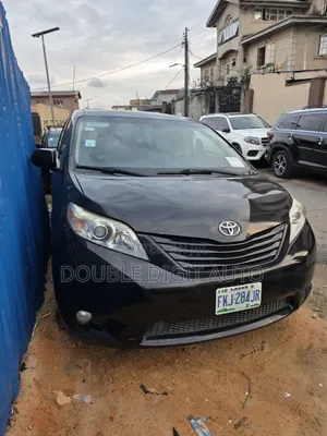 Toyota Sienna Limited 7-Passenger 4dr Minivan AWD (3.5L 6cyl 6A) 2014