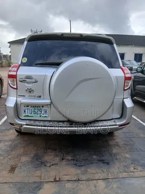 Toyota RAV4 2011 Silver