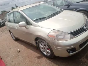 Nissan Versa 2007 Gold