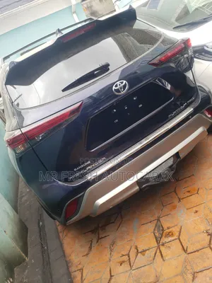 Toyota Highlander Platinum AWD 2026 Blue
