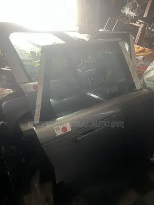 Range Rover Door Vogue 2024