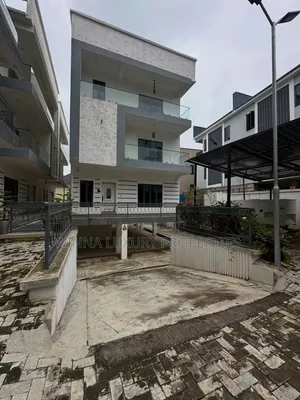 5bdrm Duplex in Utako for sale