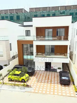6bdrm Villa in Lekki Phase 1 for sale