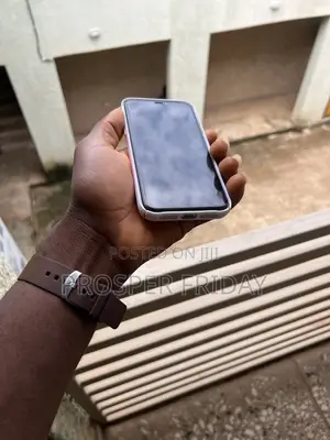 Apple iPhone XR 64 GB White