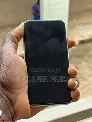 Apple iPhone XR 64 GB White