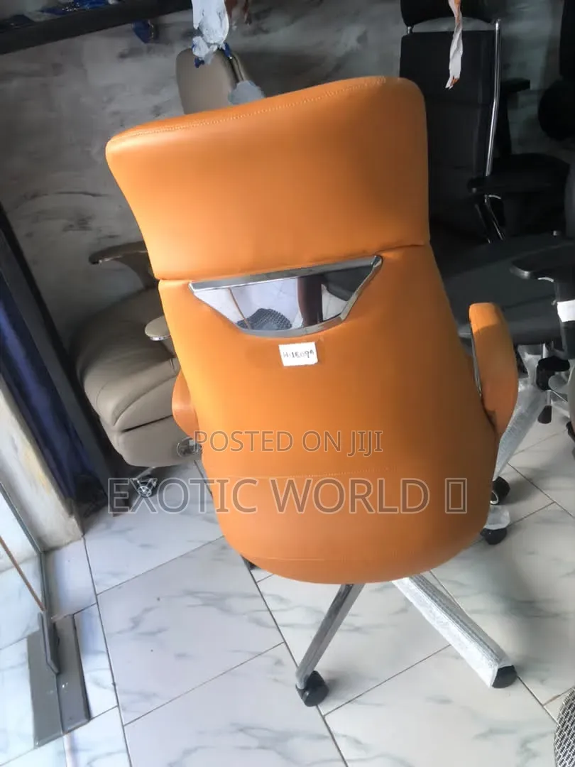 Executive Swivel Office Chair (Tan Leather)